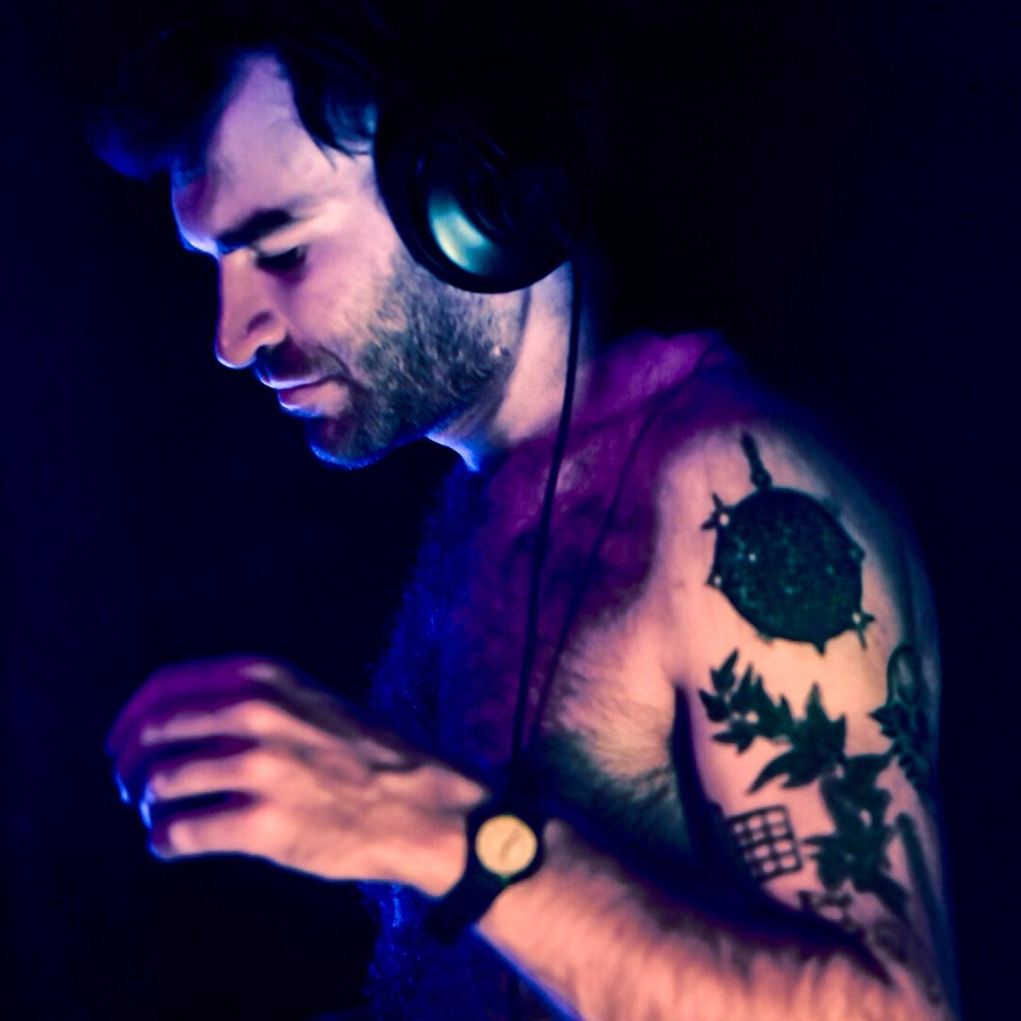 DJ ES