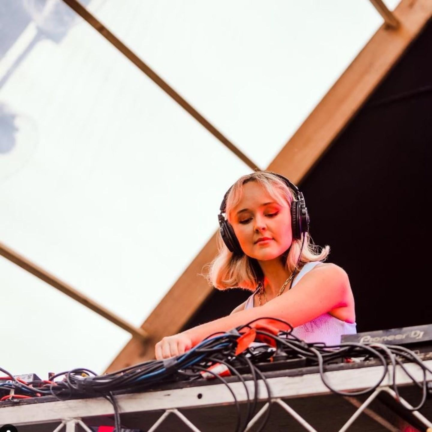 Roxy Lotz