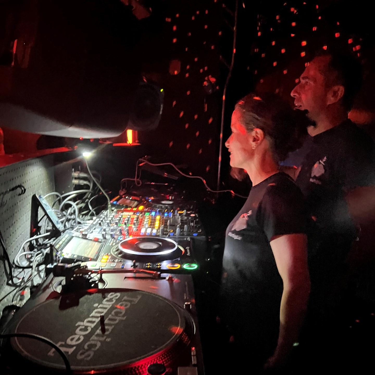 SurfingDJs