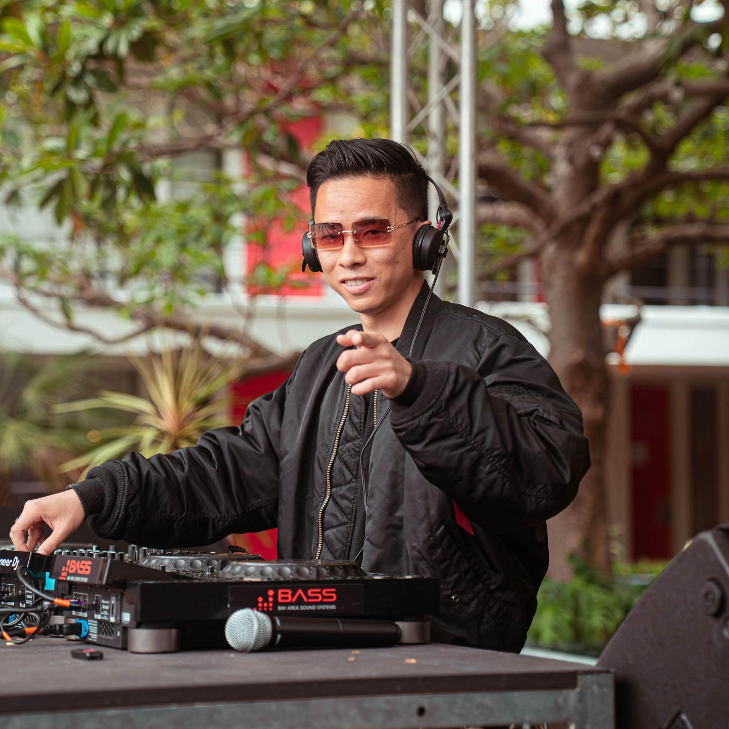 J.Lei