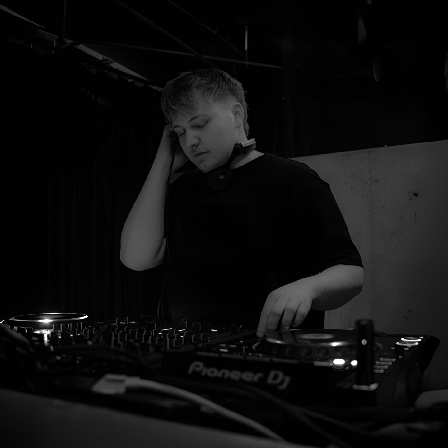 LEO–NOIR