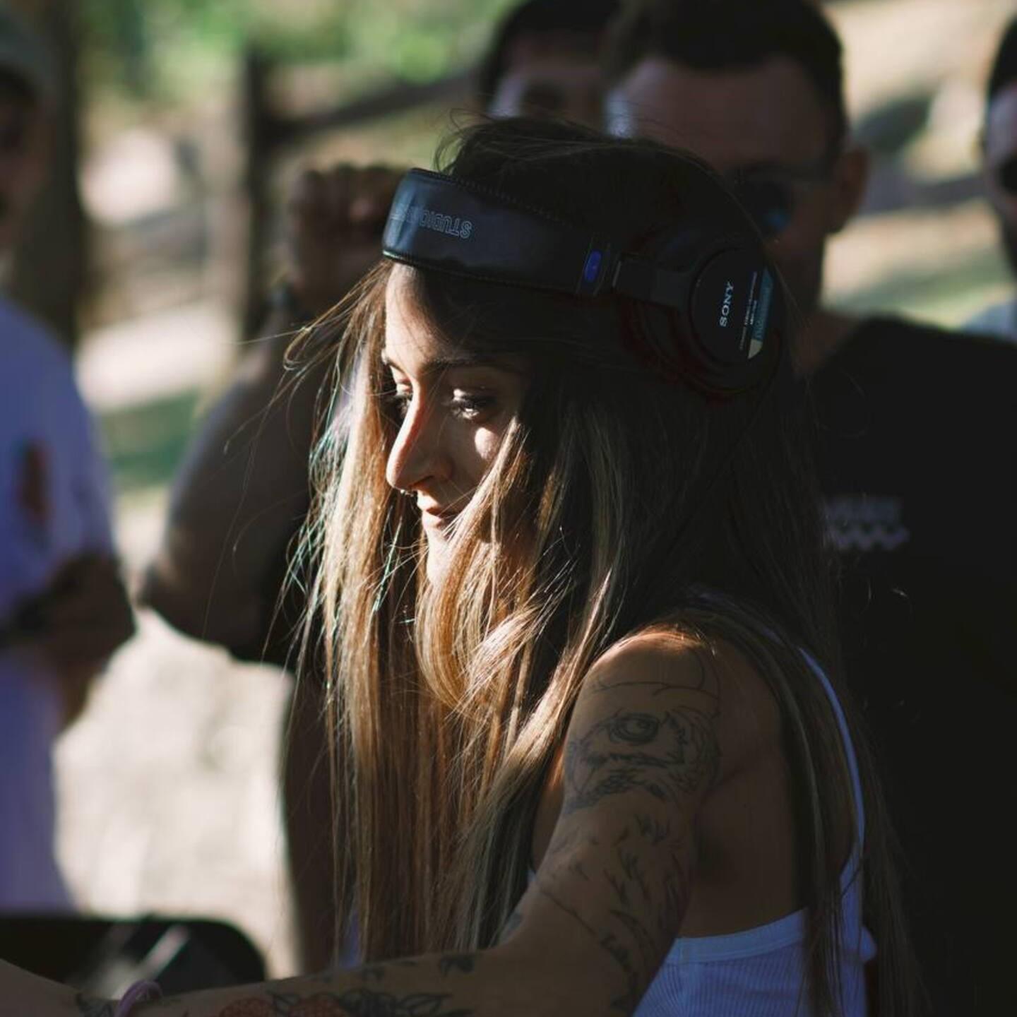 Nika.