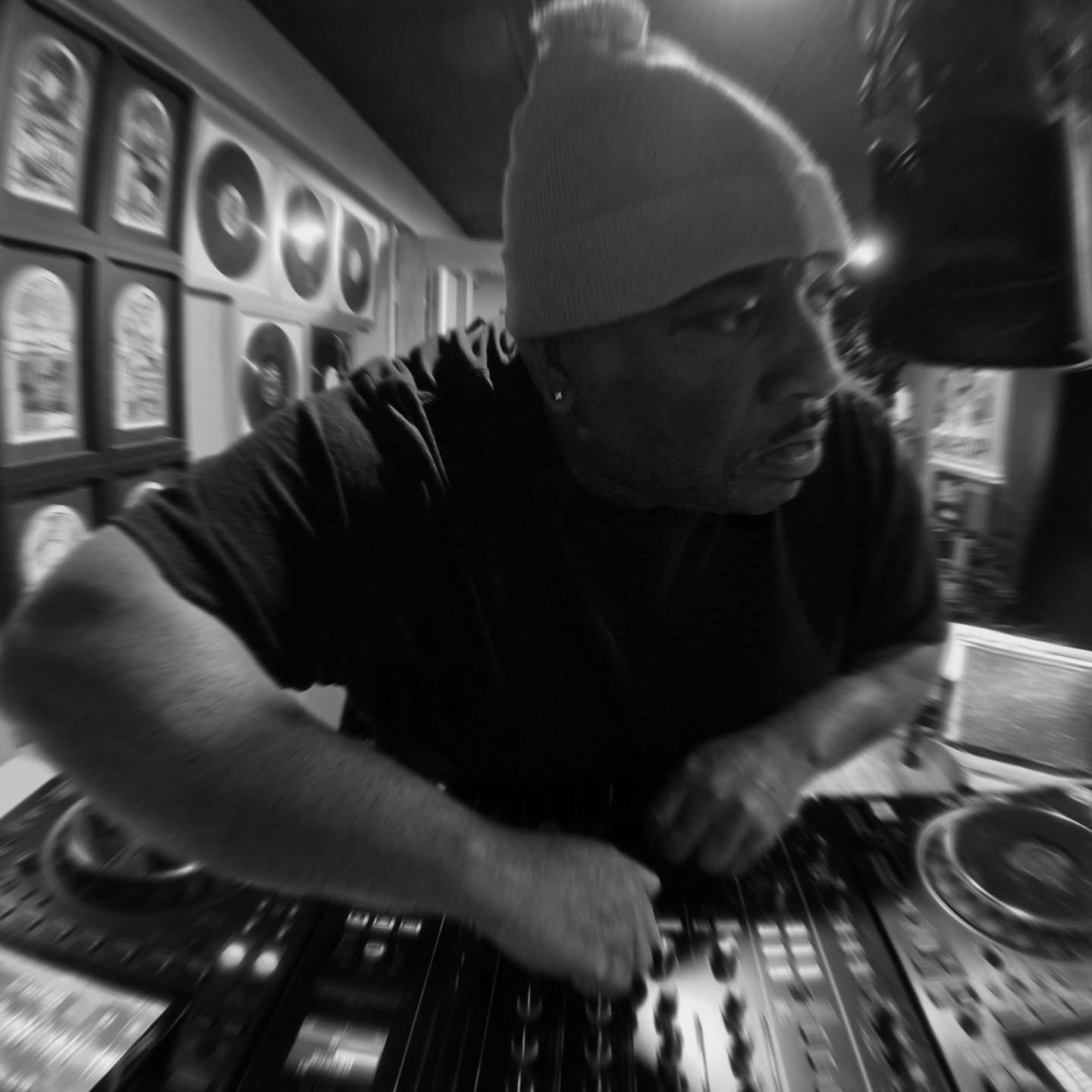 DJ THADZ