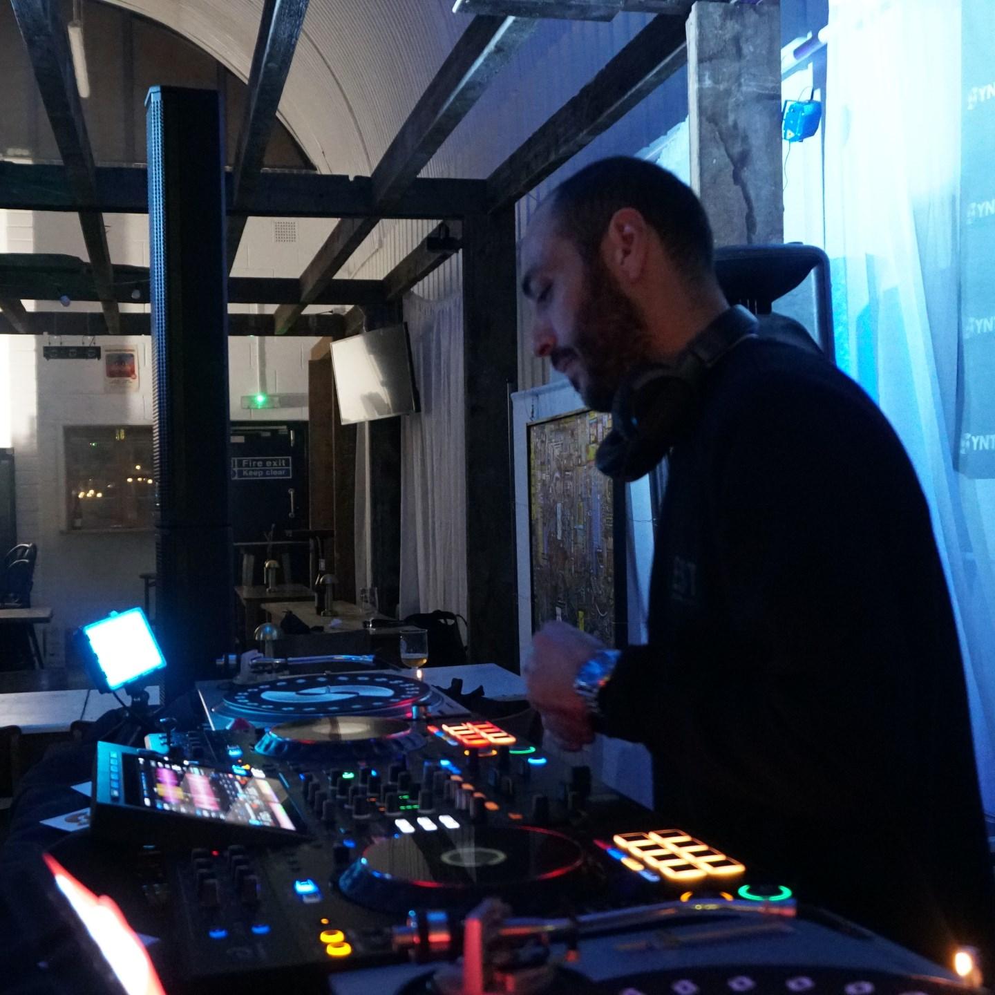 DJ 2C