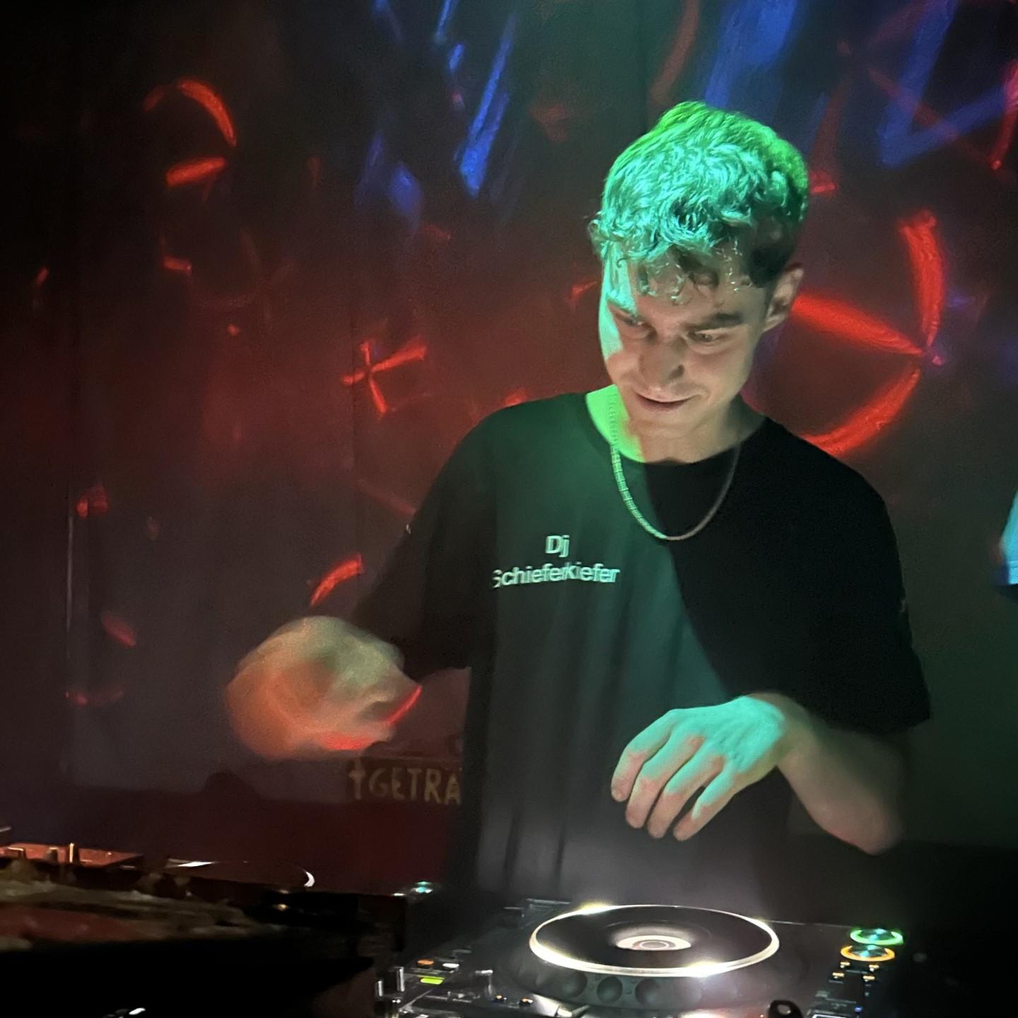 DJ Schieferkiefer