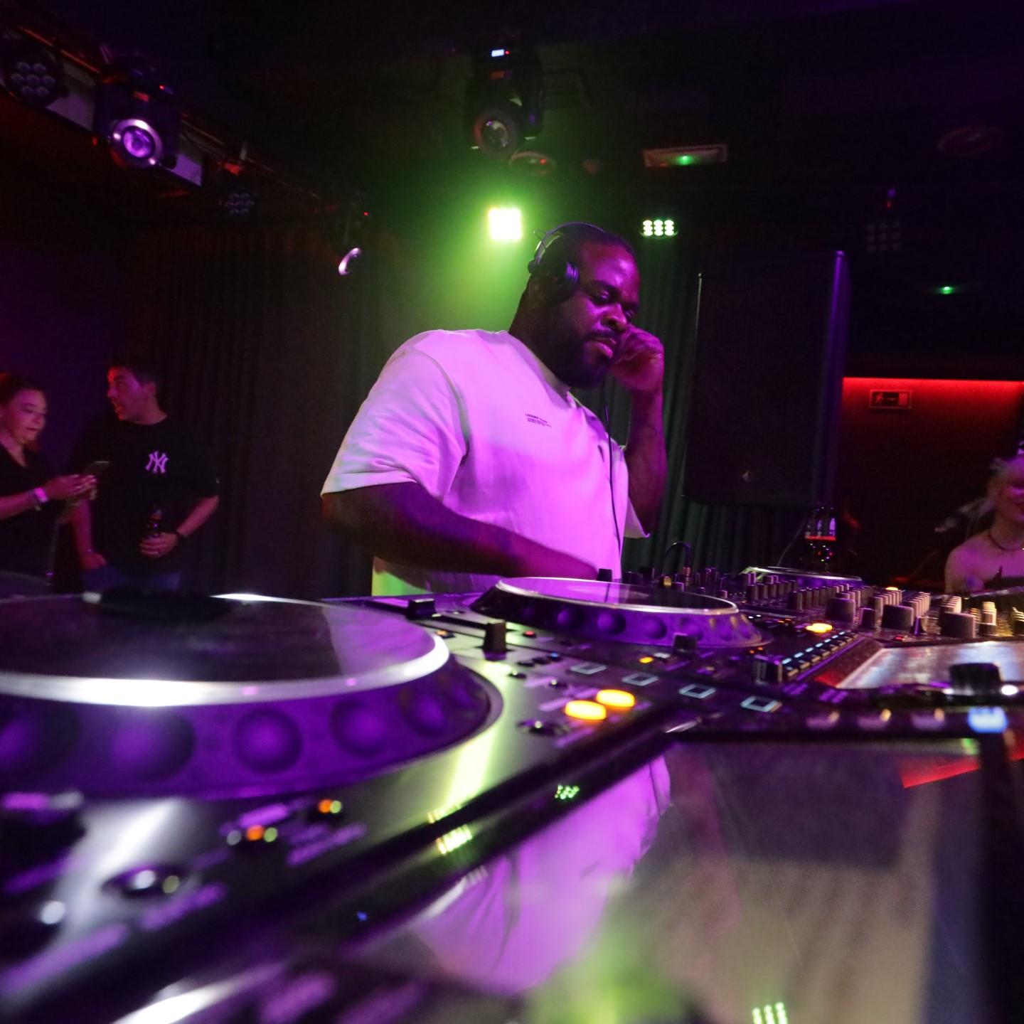 dj Chris in la casa (ES)