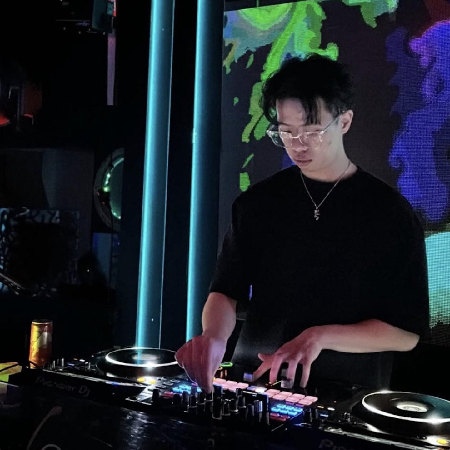 J.TU