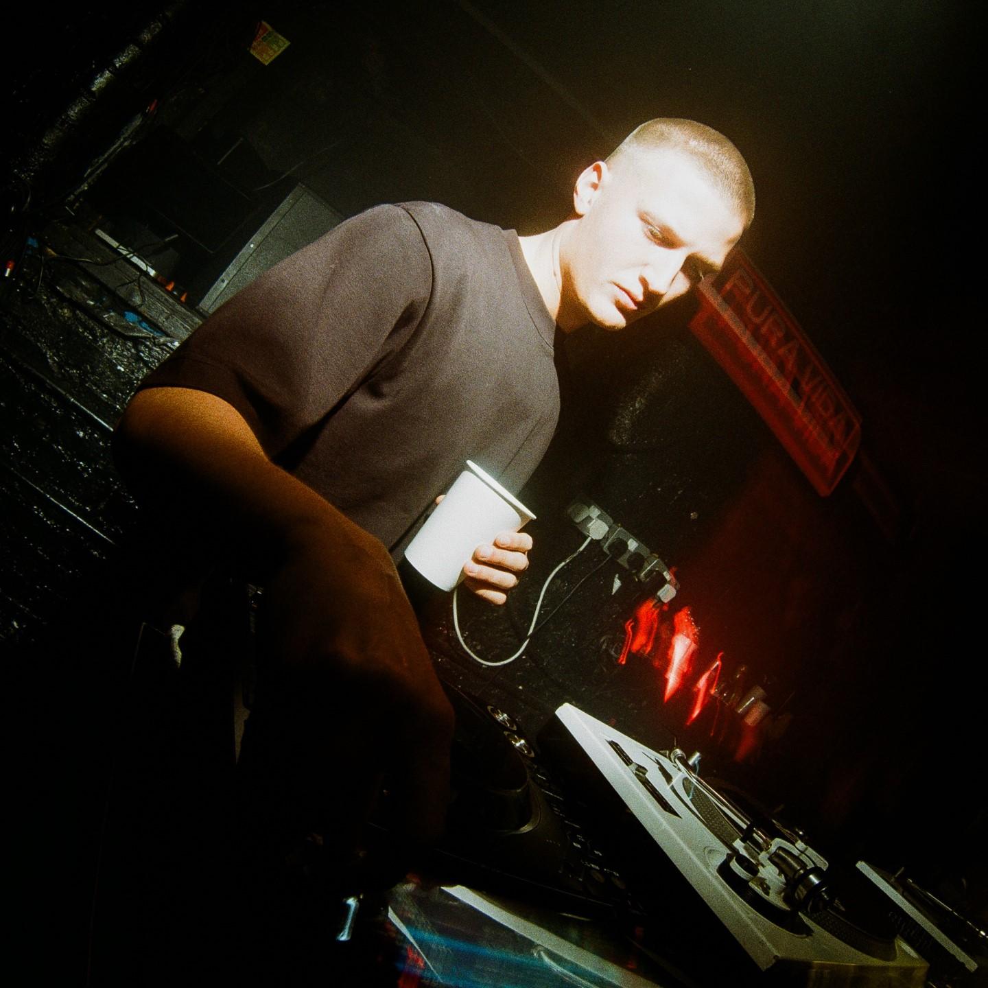 Theo Cave (UK)