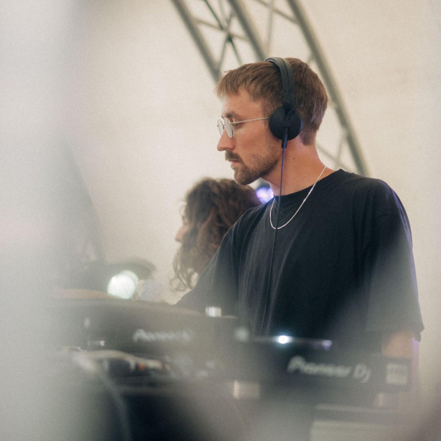 DJ Wait