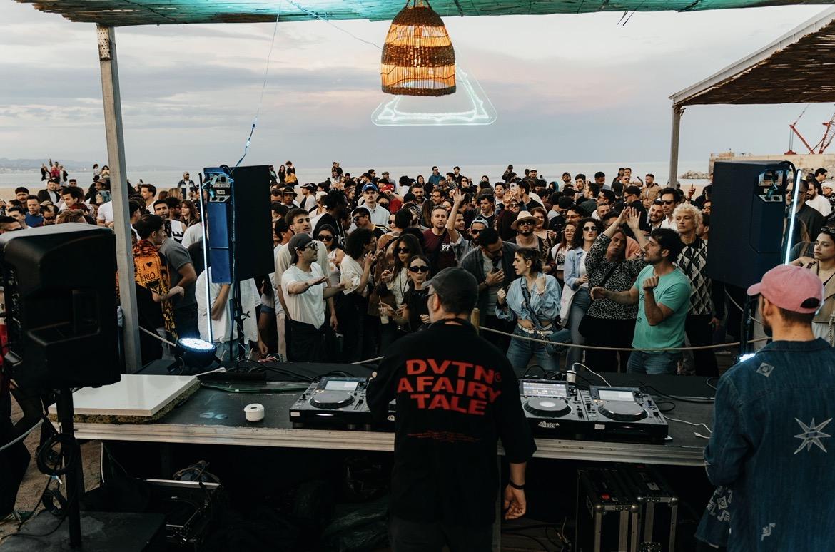 Free Open Air Beach Party: Lost Invites Calypso At Platja Del Forum