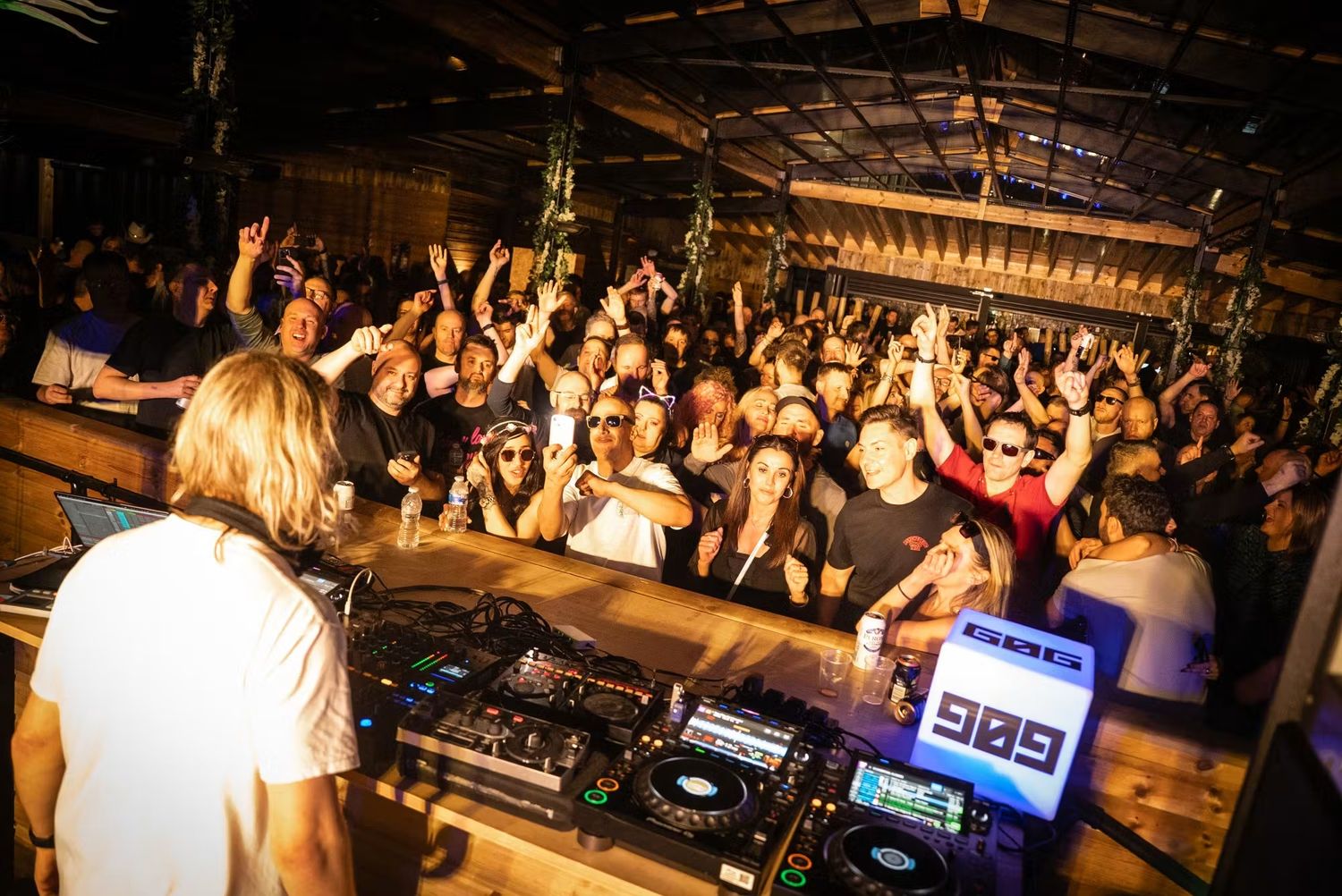 909 x WAV presents James Zabiela & Dmitry Molosh