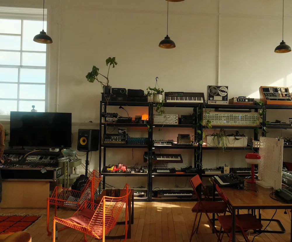 The Shape of a Wave: Suzanne Ciani, Spatial Synthesis and Electronic Performance