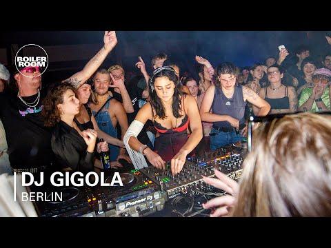  Room Berlin - Live From Earth
