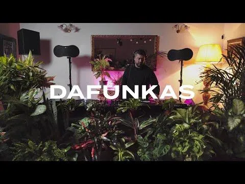 House Classics With Plants By Dafunkas Vinyl Set At The Mansion - Alocasia Tv Barcelona