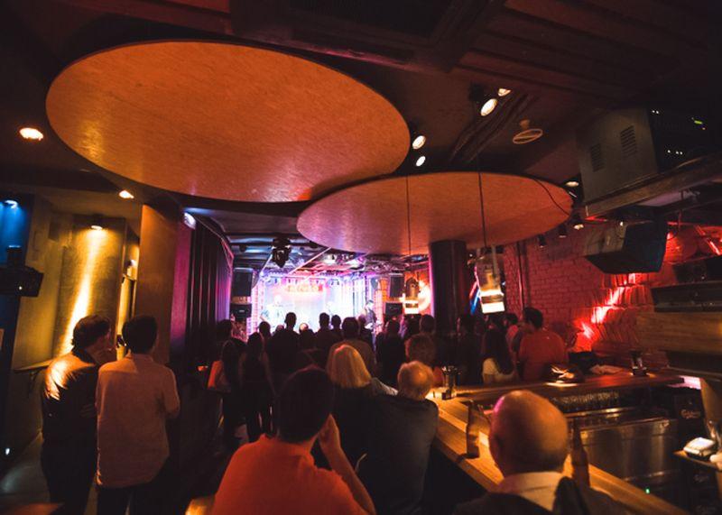 Intruso Bar