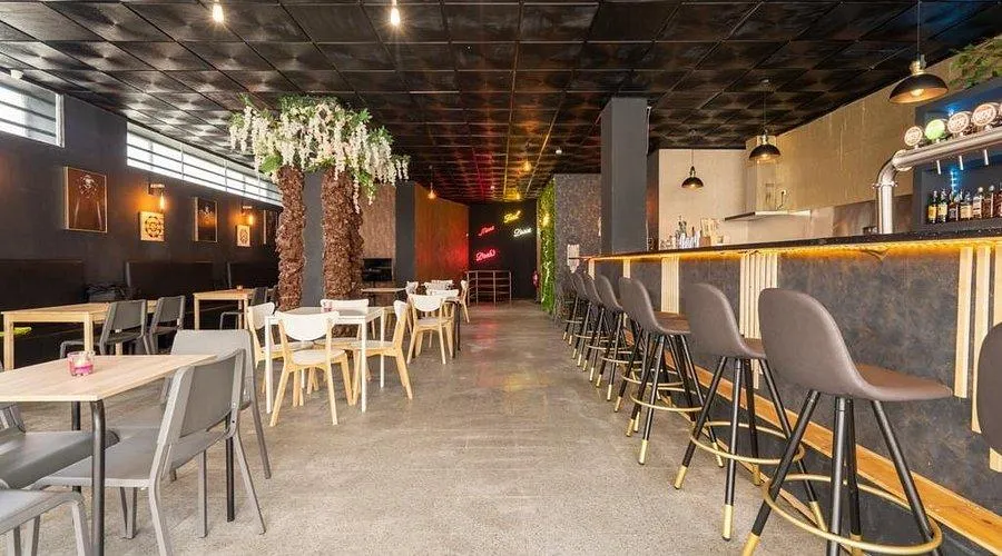 Authentic Bar