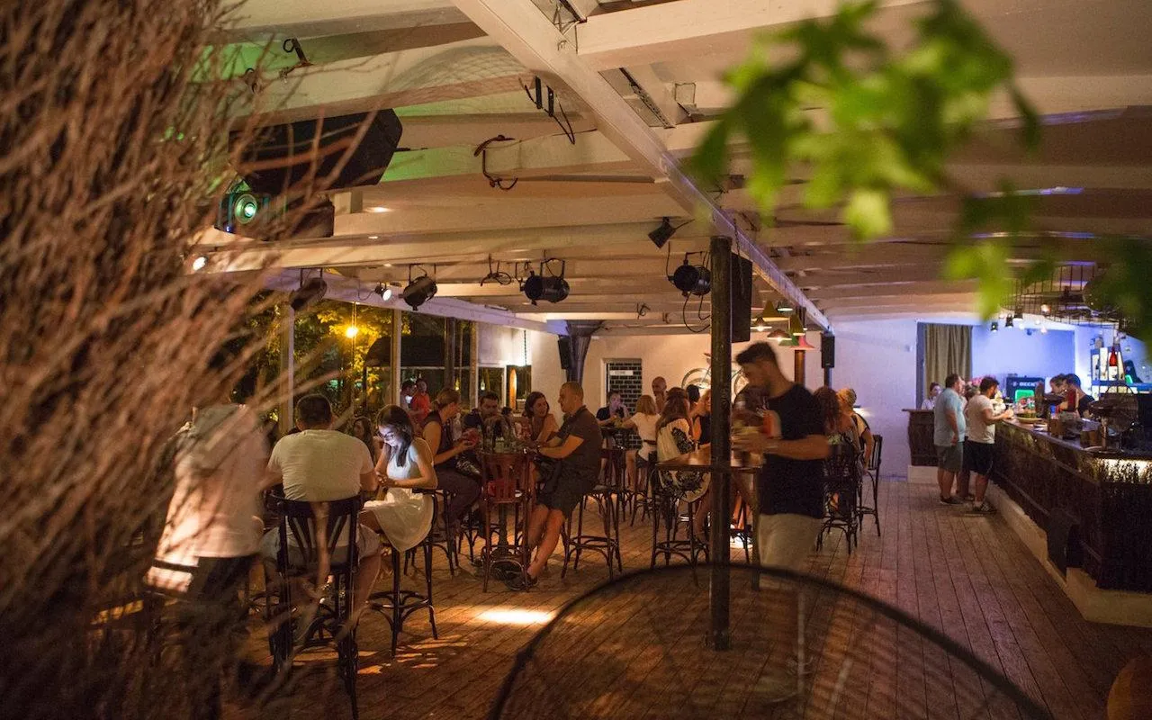 Tête-À-Tête Herastrau Club Lounge
